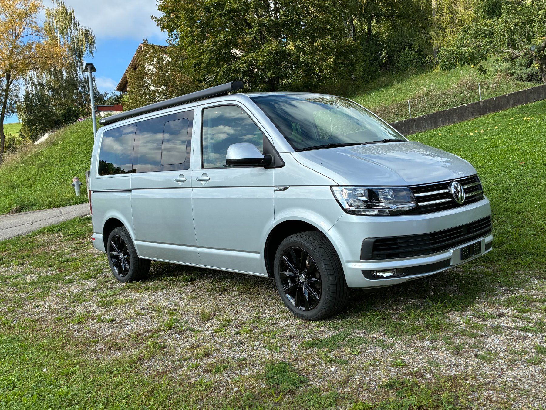 VW Véhicules de camping: Wunderschöner VW Bus T6 Wohnmobil Ligth. – D'occasion à schleitheim par Snapon