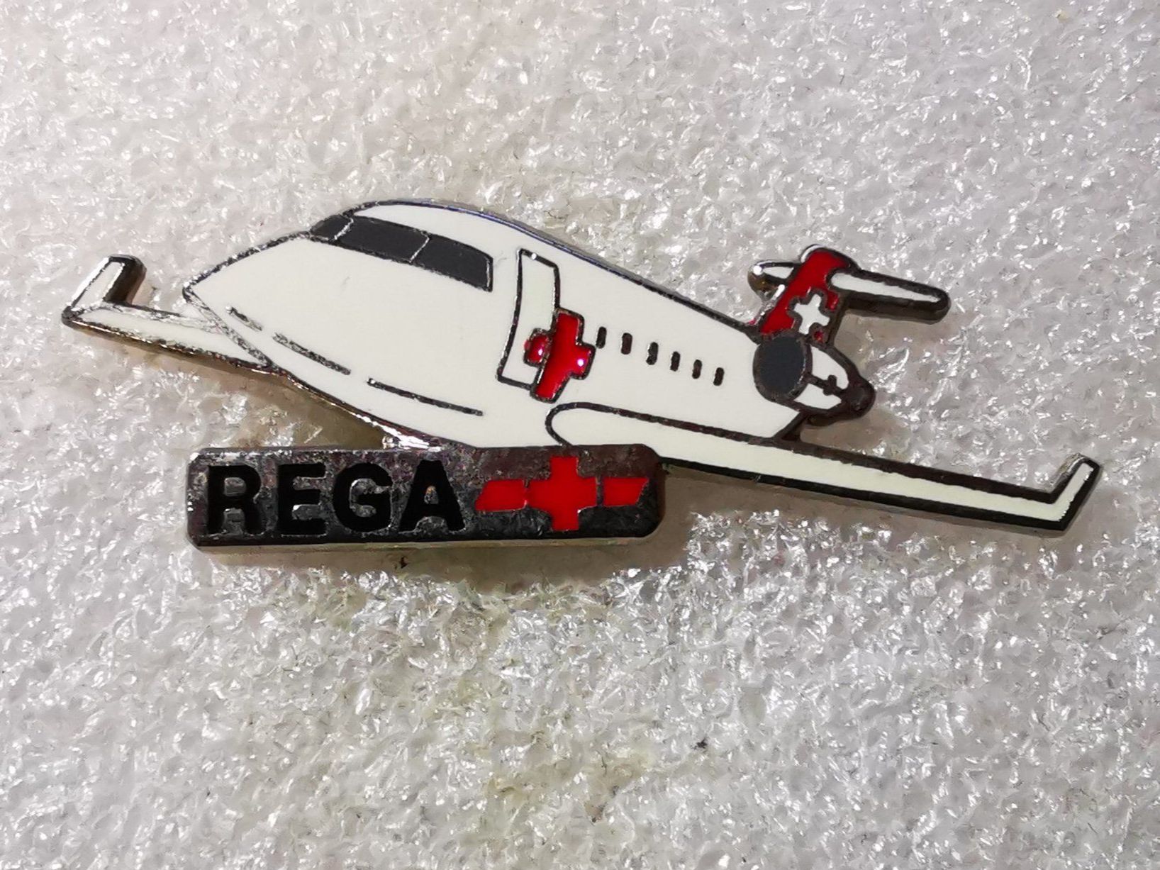 Plaquettes & Badges: Ansteckpin 56: Flugzeug Rega Jet – D'occasion à Oppligen par Pin-Fall-Shop
