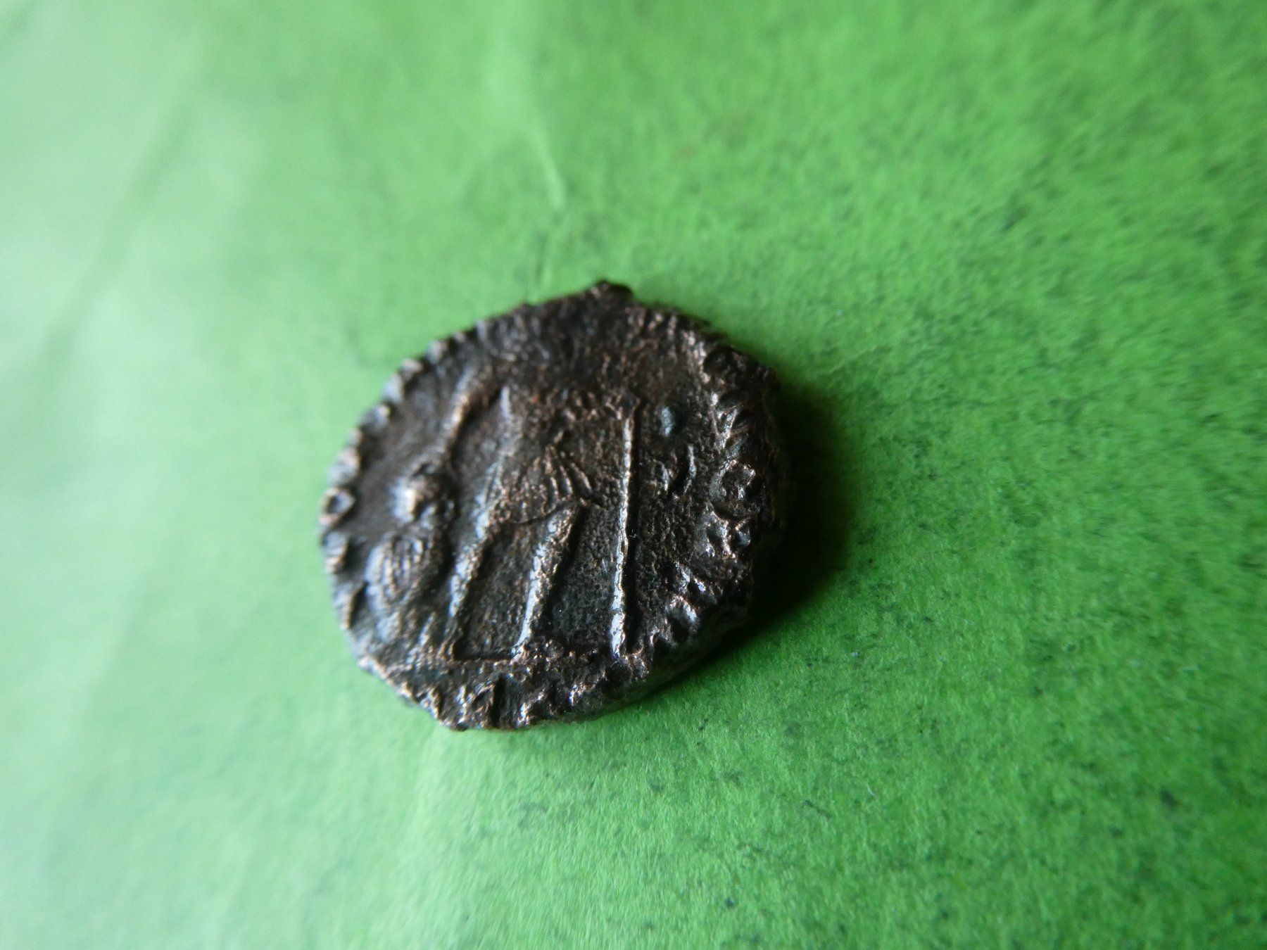 Tutti le monete: uralte Bronzemünze  17 mm     2.61 g – Usato da Hinterforst venduto da Rohusri 3