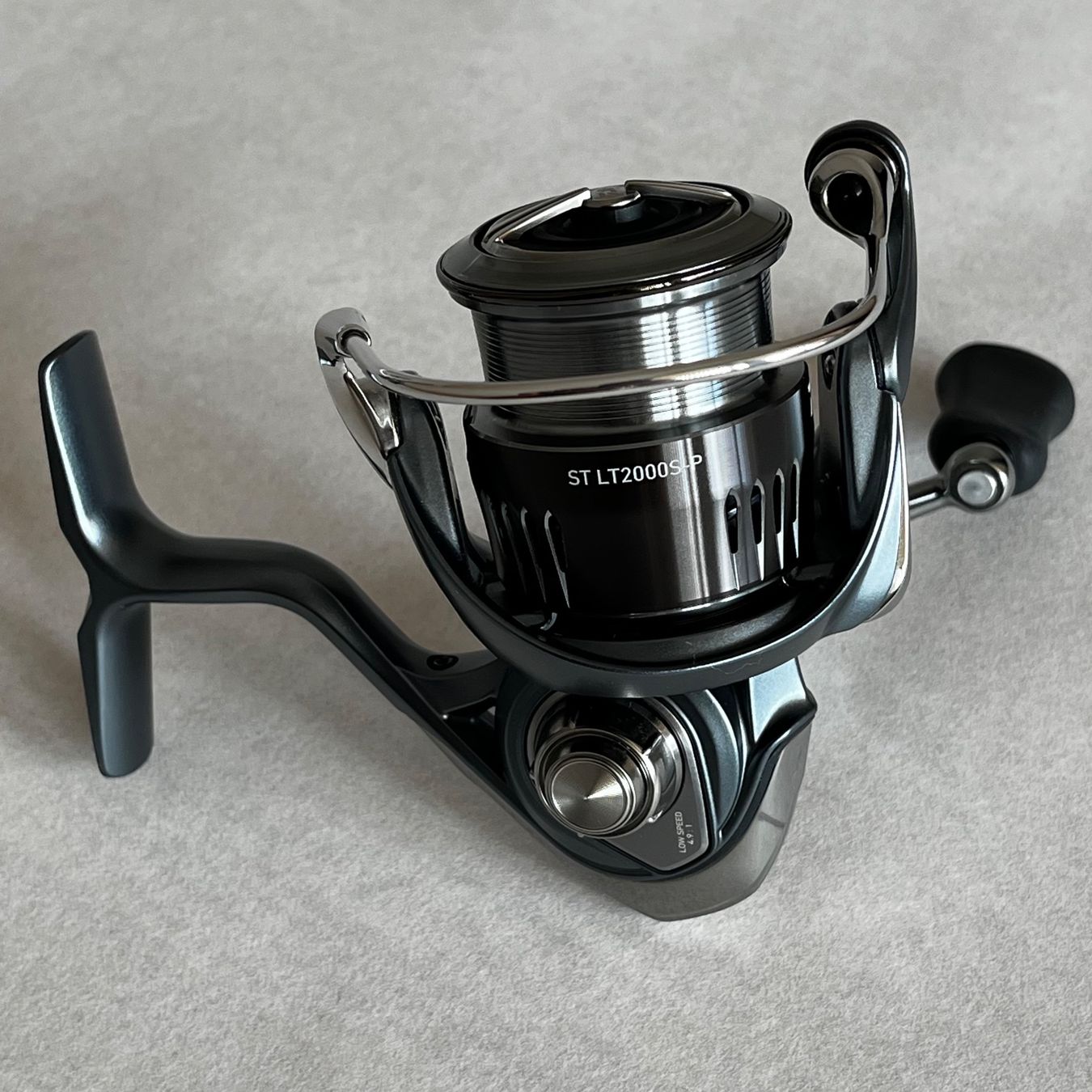 Daiwa Tamburi & Mulinelli: Daiwa 24 Airity ST LT 2000S-P – Nuovo e nell'imballaggio originale da Magglingen/Macolin venduto da OZborn 3