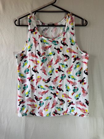 Top mit bunten Papageien Gr. M
