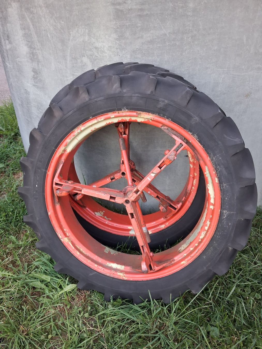 Pneus & Kompletträder: Michelin Doppel Räder 9.5-32 – Gebraucht aus Raperswilen von Arcas1987