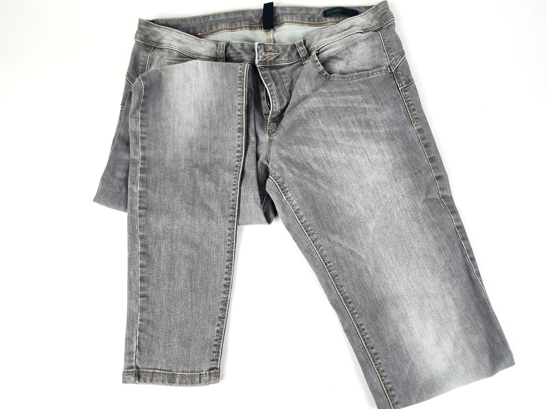 Benetton Jeans: Frauenjeans Gr. 32 – Usato da Urtenen-Schönbühl venduto da Restwert_Schoenbuehl 1