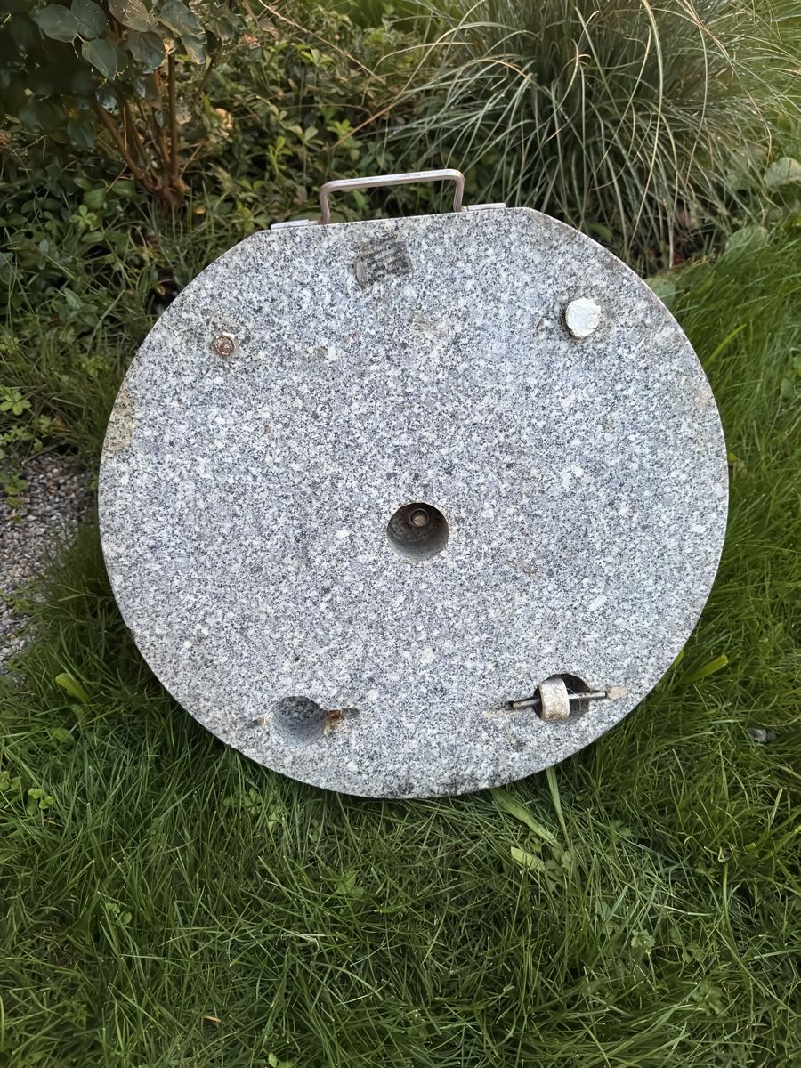 Altro: Sonnenschirmständer Granit rund mit Griff – Usato da Matzingen venduto da henm 1