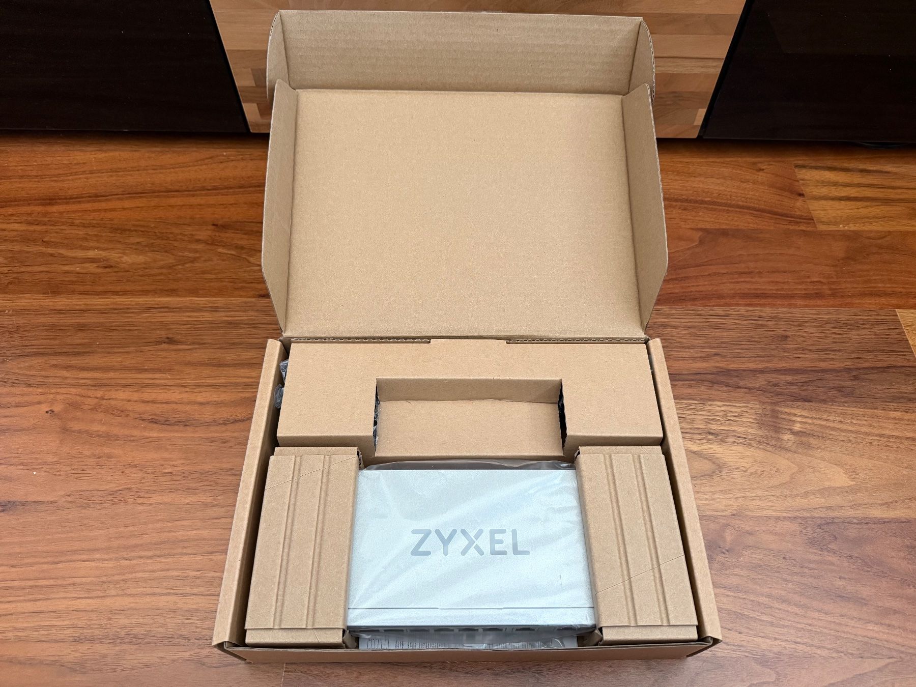 Zyxel Hub & Switch: Zyxel XGS1250-12 – Usato da Schindellegi venduto da Anubis2311 3