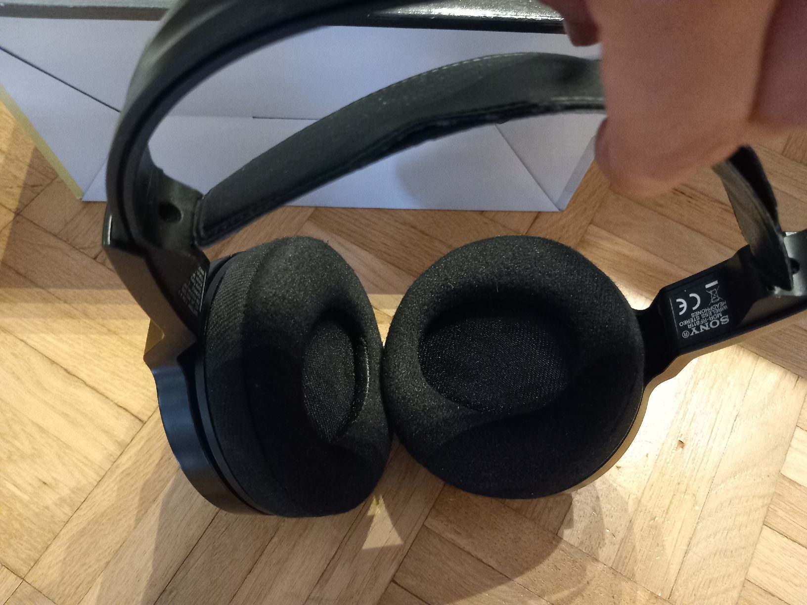 Sony Cuffie: Sony kabellose Kopfhörer MDR-RF800R mit Ladestation – Usato da Zürich venduto da ann_6j7t 2