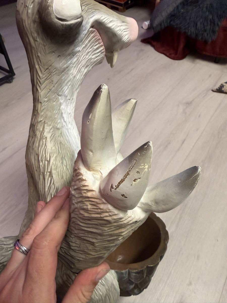 Statuette: Ice Age SID grosse Dekofigur 54 cm Pflanzgefäss Sammelfigur – Usato da Unterengstringen venduto da Birchermuesli63 2