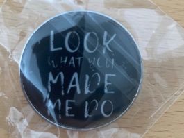 Taylor Swift Pin Anstecker Pop Punk Metal Rock Band