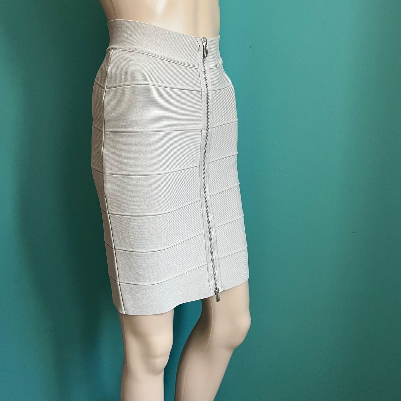 Jupes: BCBG MAX AZRIA Rock – D'occasion à Zürich par ClosetQueen 5