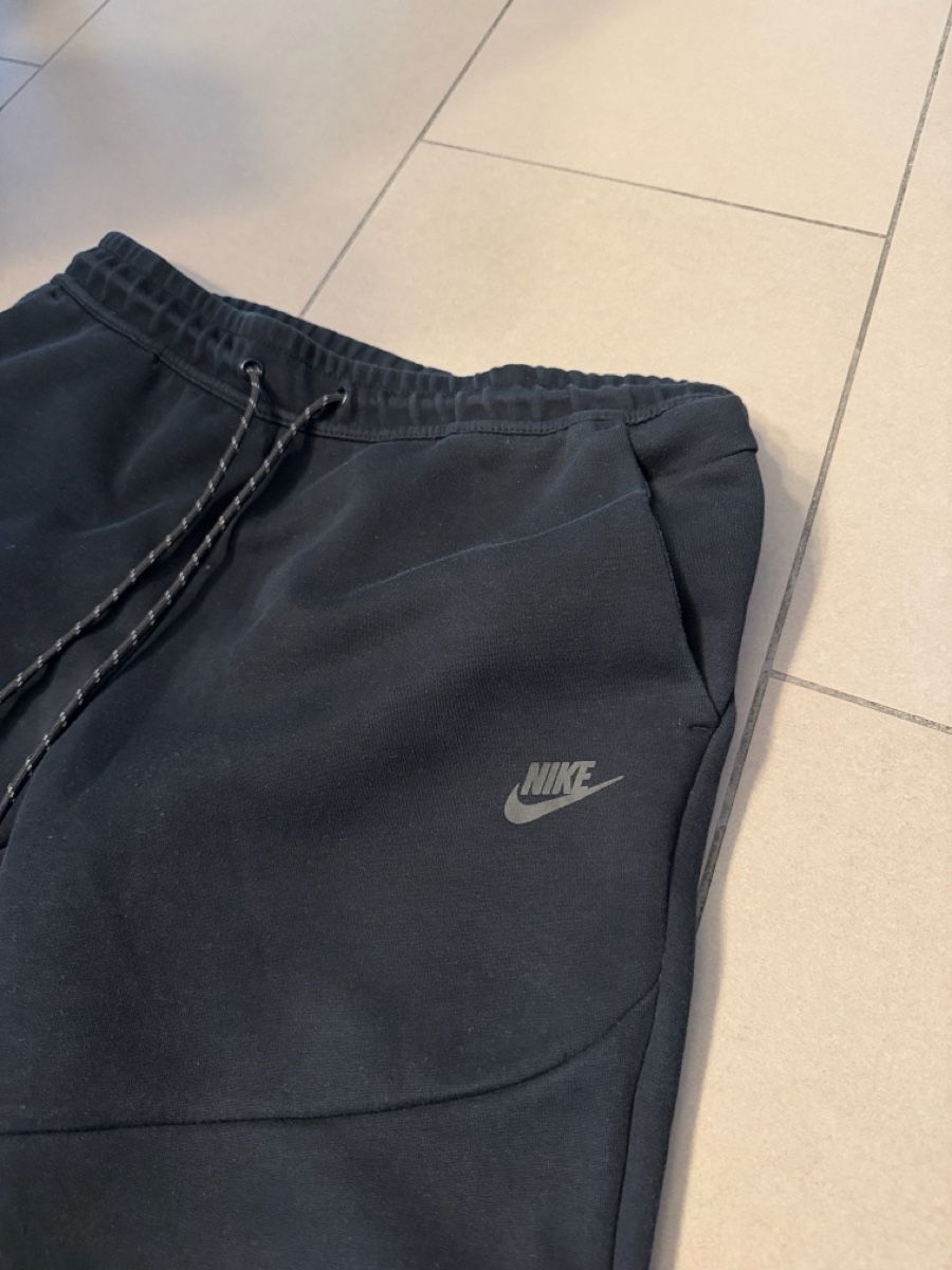 Nike Pantaloni: Nike Tech Jogginghose – Usato da Zürich venduto da pab_7gfs 2