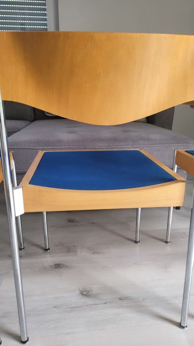 Horgen Glarus Stühle: 4er Set Horgen Glarus Stühle mit blauen Sitzflächen – Gebraucht aus Ramsen von Myclothesforu 2