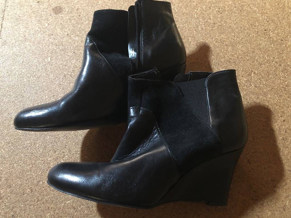 Chaussures femmes: Bottines bi matière – D'occasion à Riex par sie_ngx9