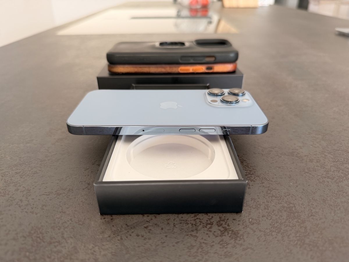 Apple Telefoni cellulari / Smartphones: iPhone 13 Pro 256GB Sierra Blue – Usato da Zell LU venduto da sandi96 2
