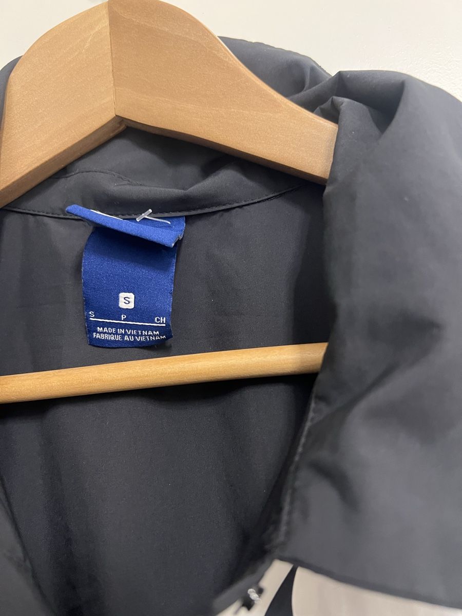 Nike Giacche: NIKE REGENJACKE LANG SCHWARZ GR S – Usato da Basel venduto da theo-g77 1