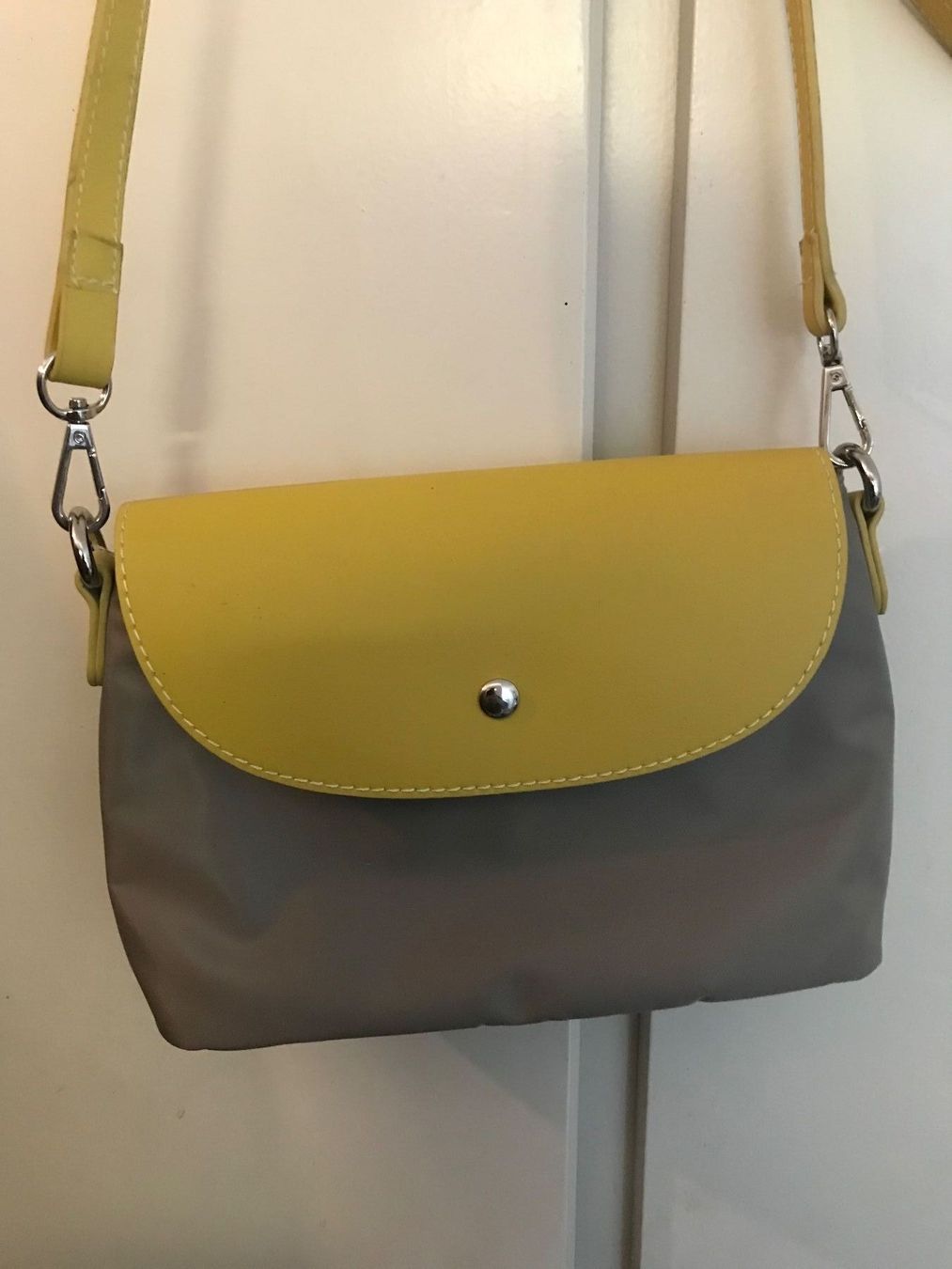 Taschen für Damen: Handtasche – Neu (gemäss Beschreibung) aus Frauenfeld von Koffer12