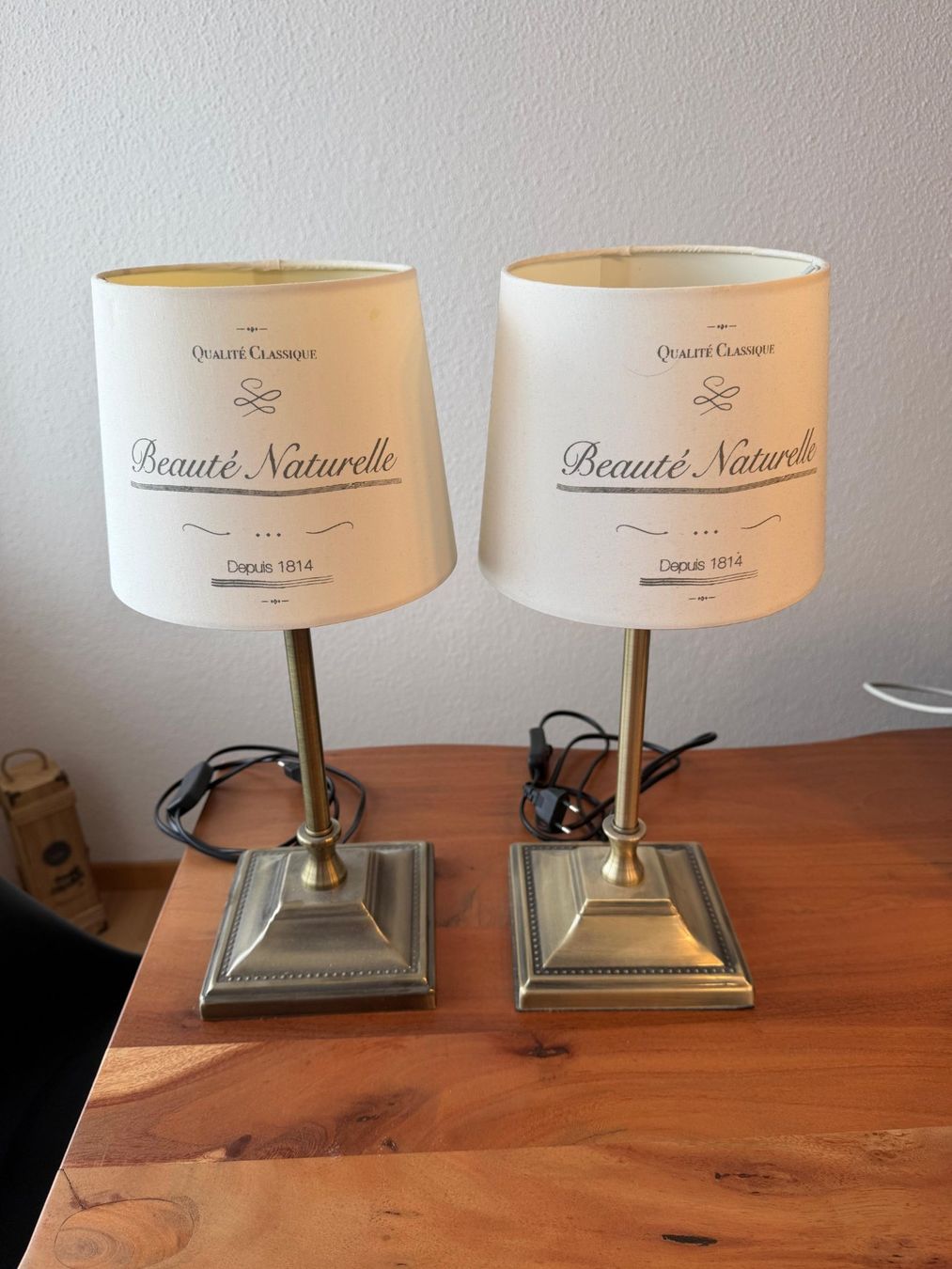 Lampade: 2x Tischlampen mit Stoffschirm – Usato da Dällikon venduto da taulii10
