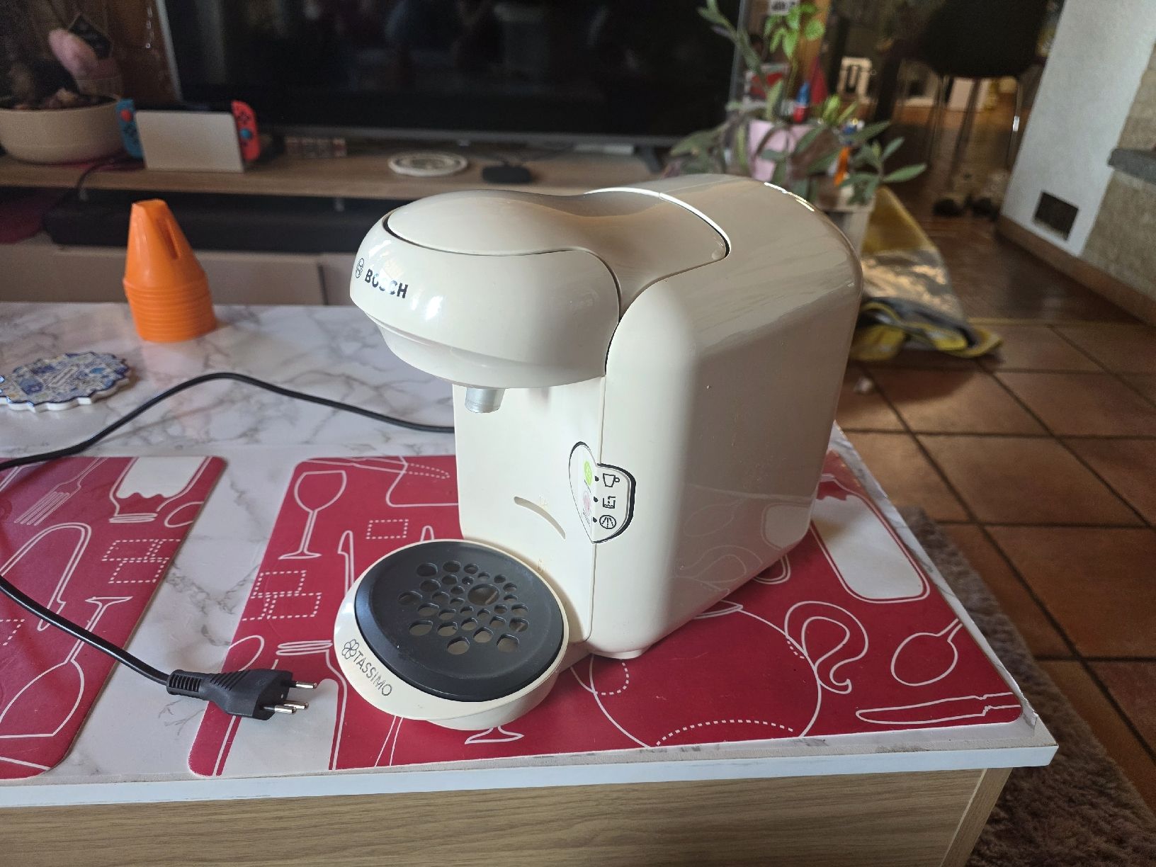 Bosch Macchine per caffè & Macchine per espresso: Bosch Tassimo cafetière couleur crème  – Usato da Carrouge VD venduto da Bogdan95 2