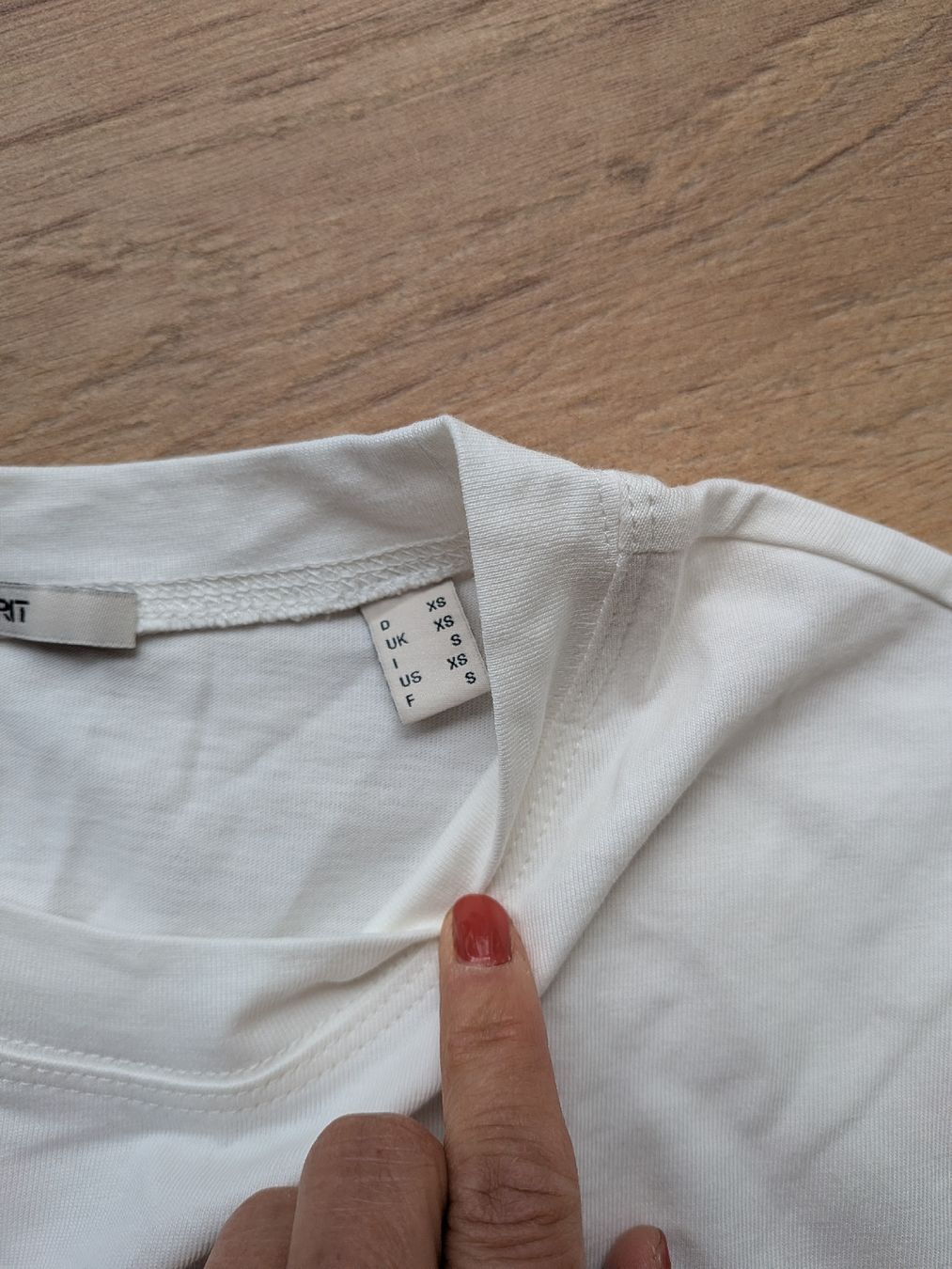 Esprit T-shirt: Esprit Shirt weiss Grösse XS – Nuovo (secondo la descrizione) da Eschenbach SG venduto da SanFranciscoCalifornia 2