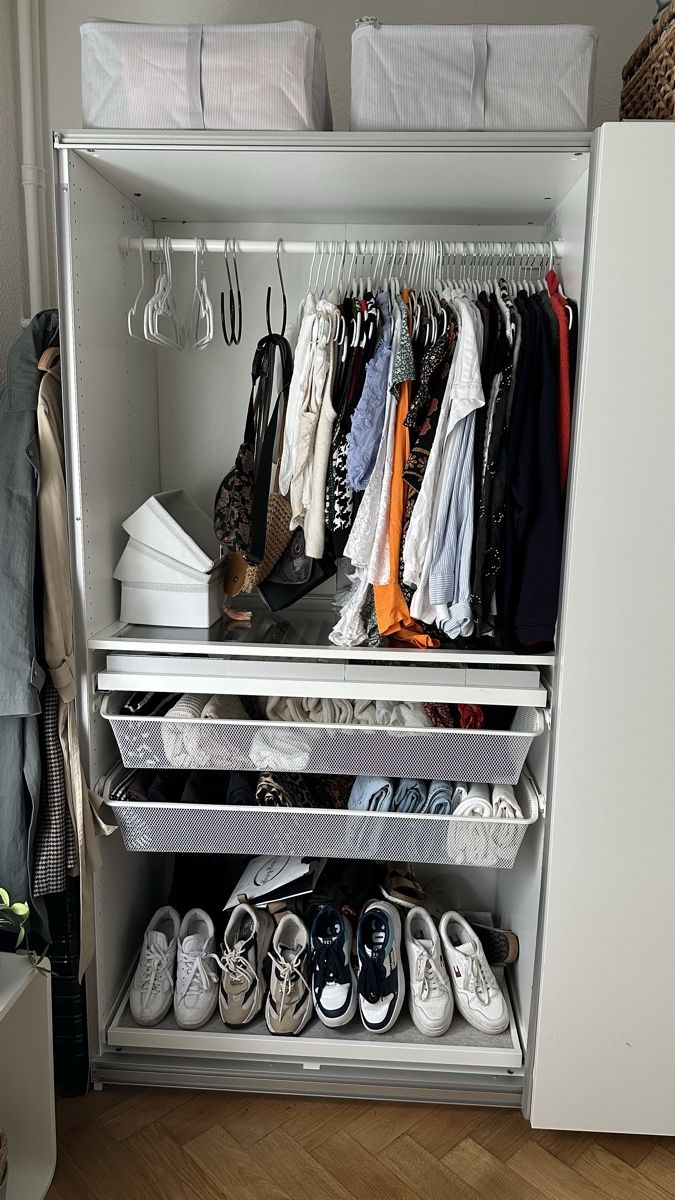 Armadi: Ikea Kleiderschrank – Usato da Zürich venduto da vel_ro21 2