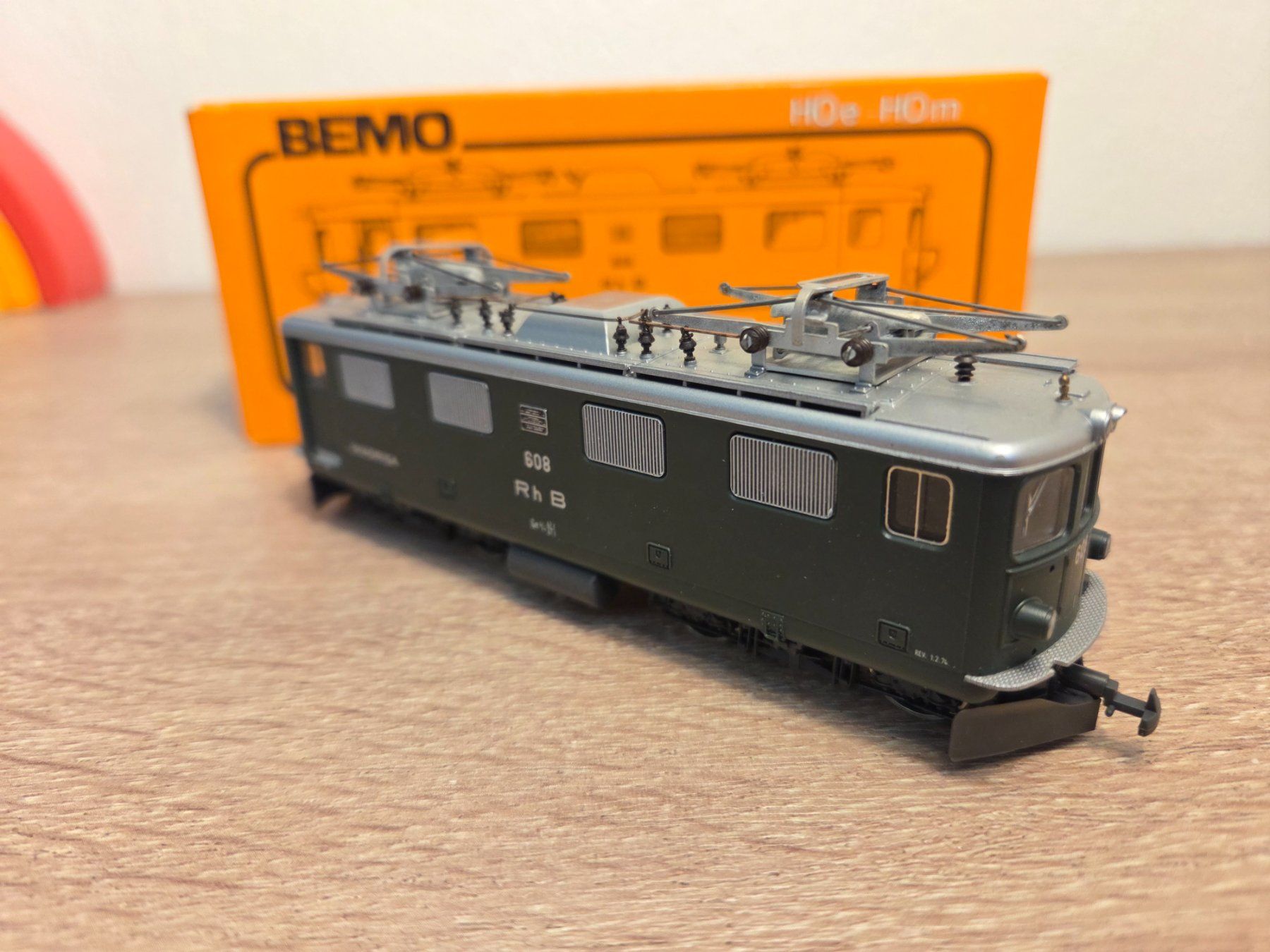 Bemo Modellini di ferrovie: Bemo 1250/8 E-Lok Madrisa RhB H0m – Usato da St-Aubin-Sauges venduto da Lo_Go 3