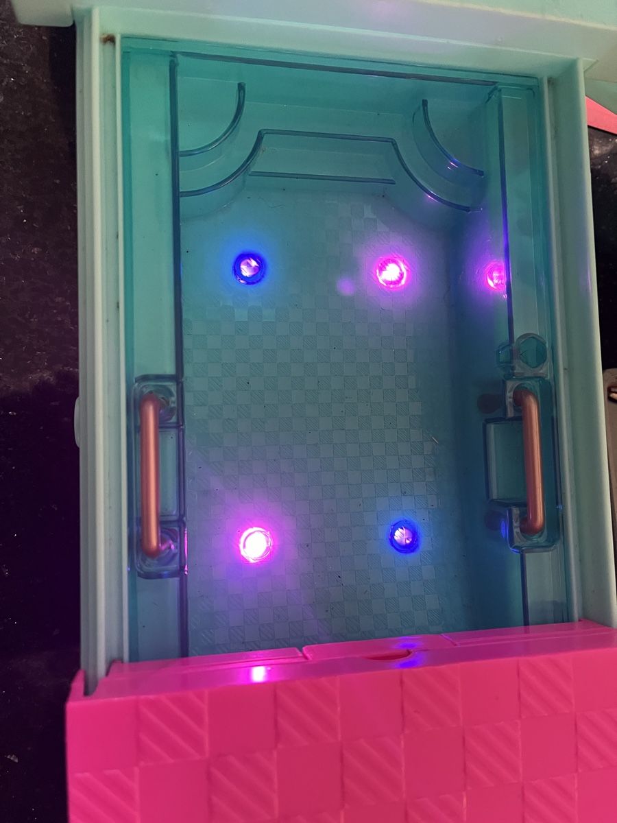 Spielzeuge: LOL Surprise Glamper / Camper / Wohnmobile gross – Gebraucht aus Aarberg von Jakaro 1