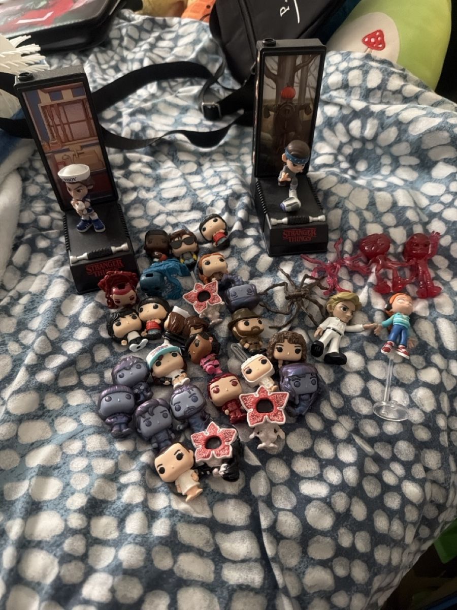 Figurines: Diverse Sammlung Stranger Things Figuren – Neuf (Voir description) à Wangen b. Olten par Sarina93881621