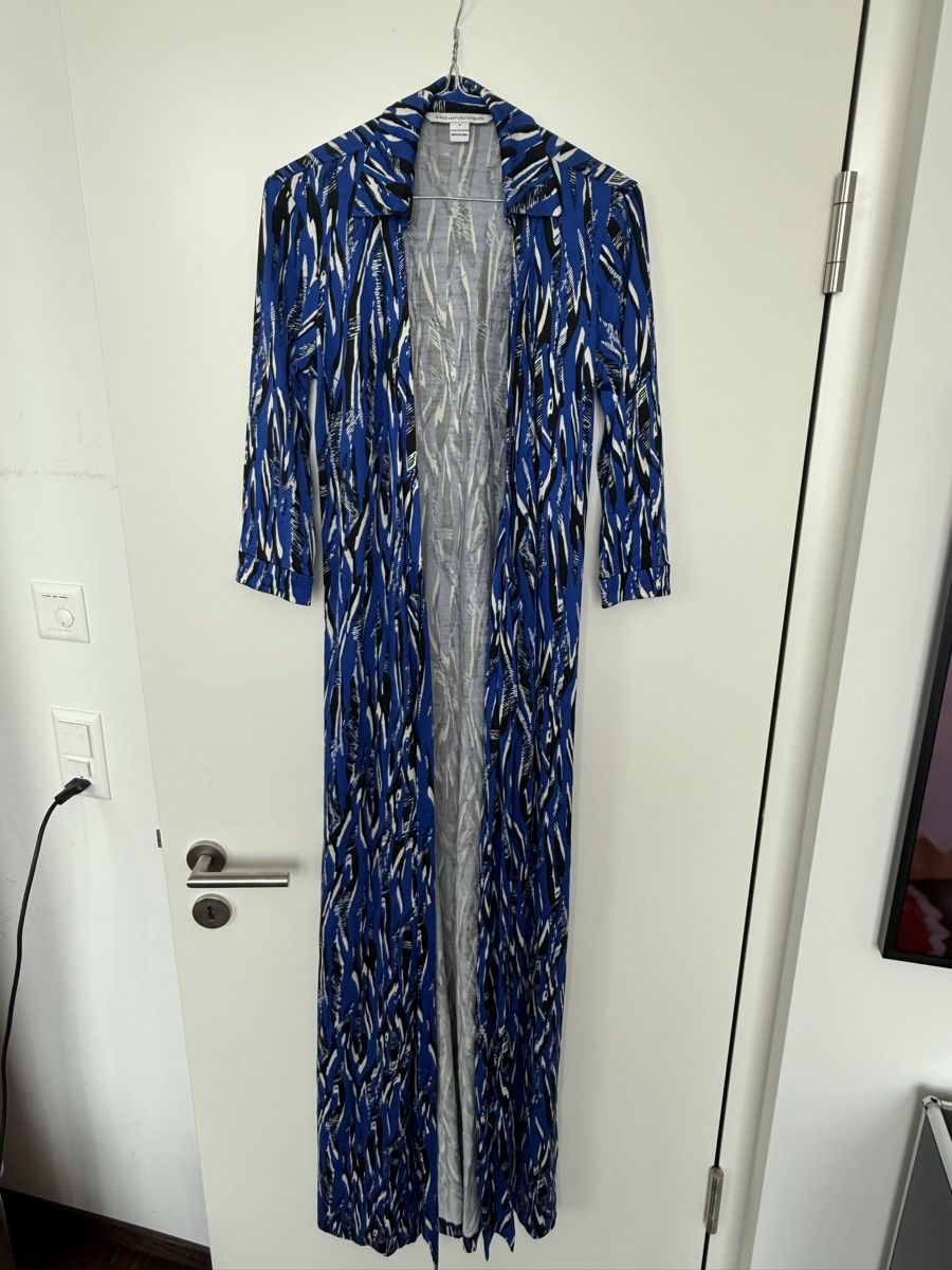 Diane von Furstenberg Kleider: Kleid DVF Seide Grösse 4 / S / 36 blau gemustert  – Gebraucht aus Zug von 5anna