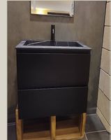 Badschrank Schwarz Matt mit Waschbecken in Marmoroptik
