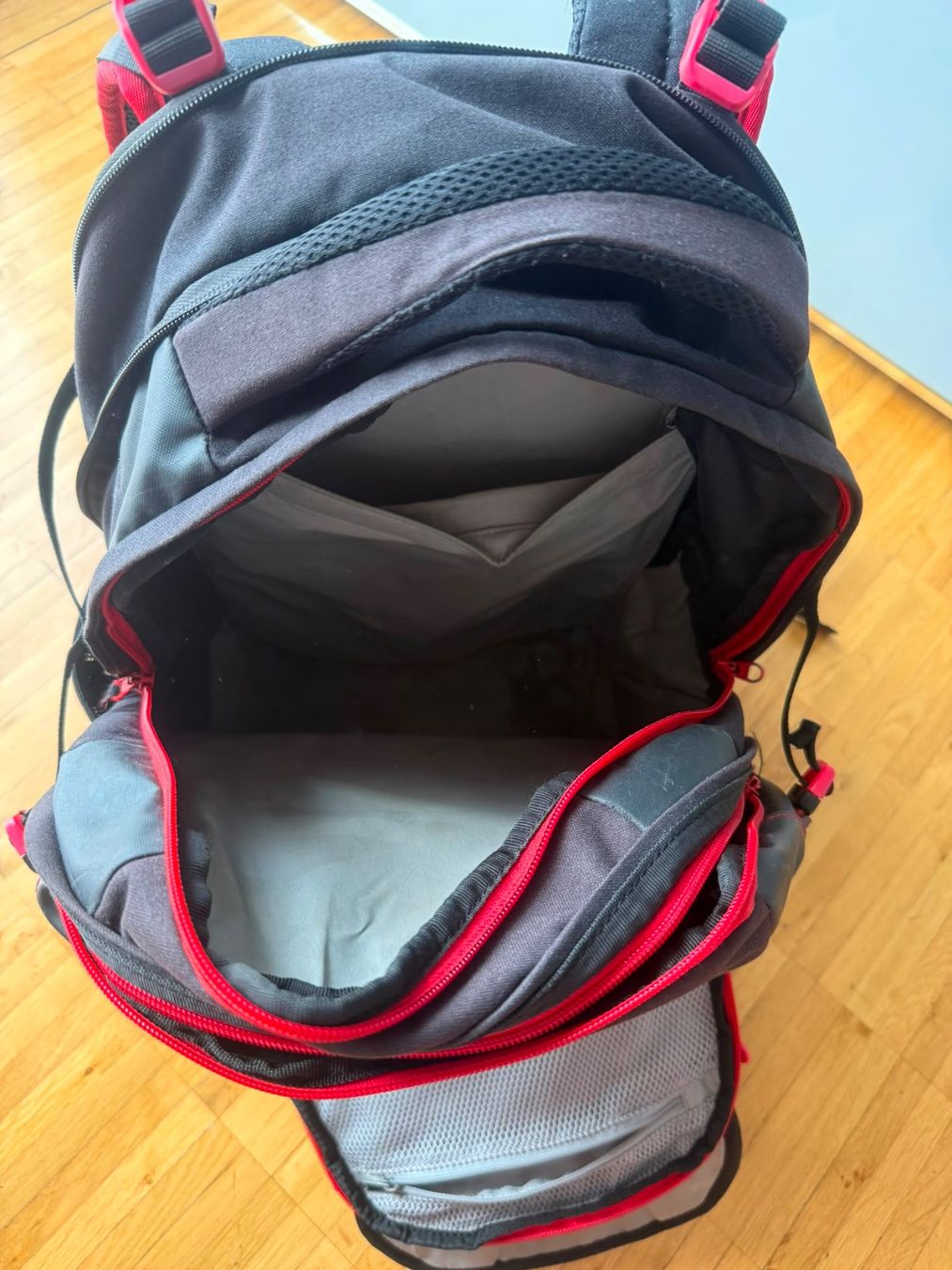 Satch Borse & Zaini: Satch Rucksack schwarz rot guter Zustand – Usato da Kloten venduto da smo_xv5q 5