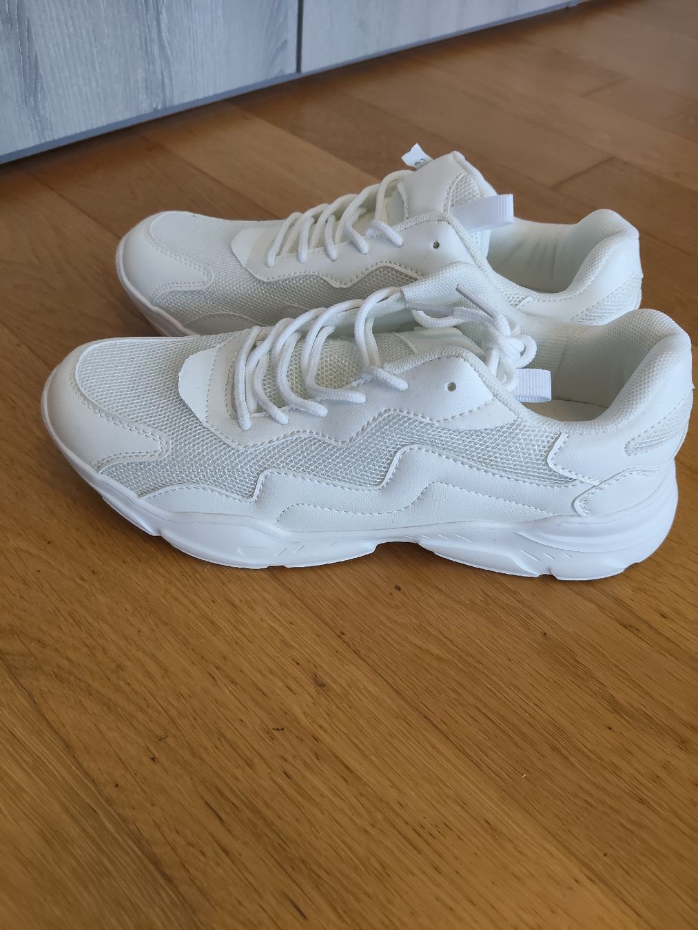 Damenschuhe: Sneakers – Neu (gemäss Beschreibung) aus Neuenegg von Slinu_