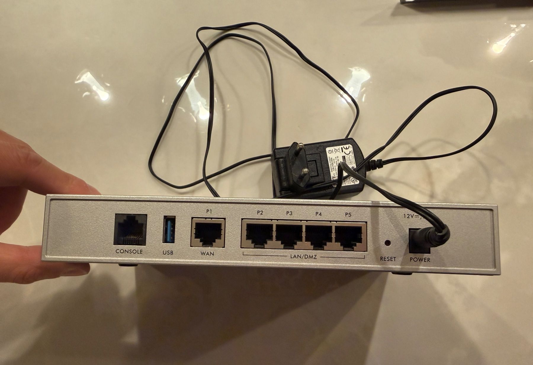 Zyxel Firewall: ZyXEL USG 20 Firewall Security Gateway gebraucht – Usato da Wollerau venduto da cho_7k6w 2