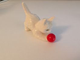 Goebel Porzellan Figur - weisses Kätzchen mit Ball 70er Jahr