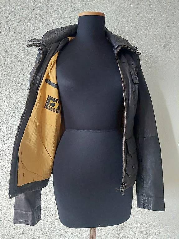 Jacken: Superdry Lederjacke Grösse XS – Gebraucht aus Zofingen von Lottischilet 4