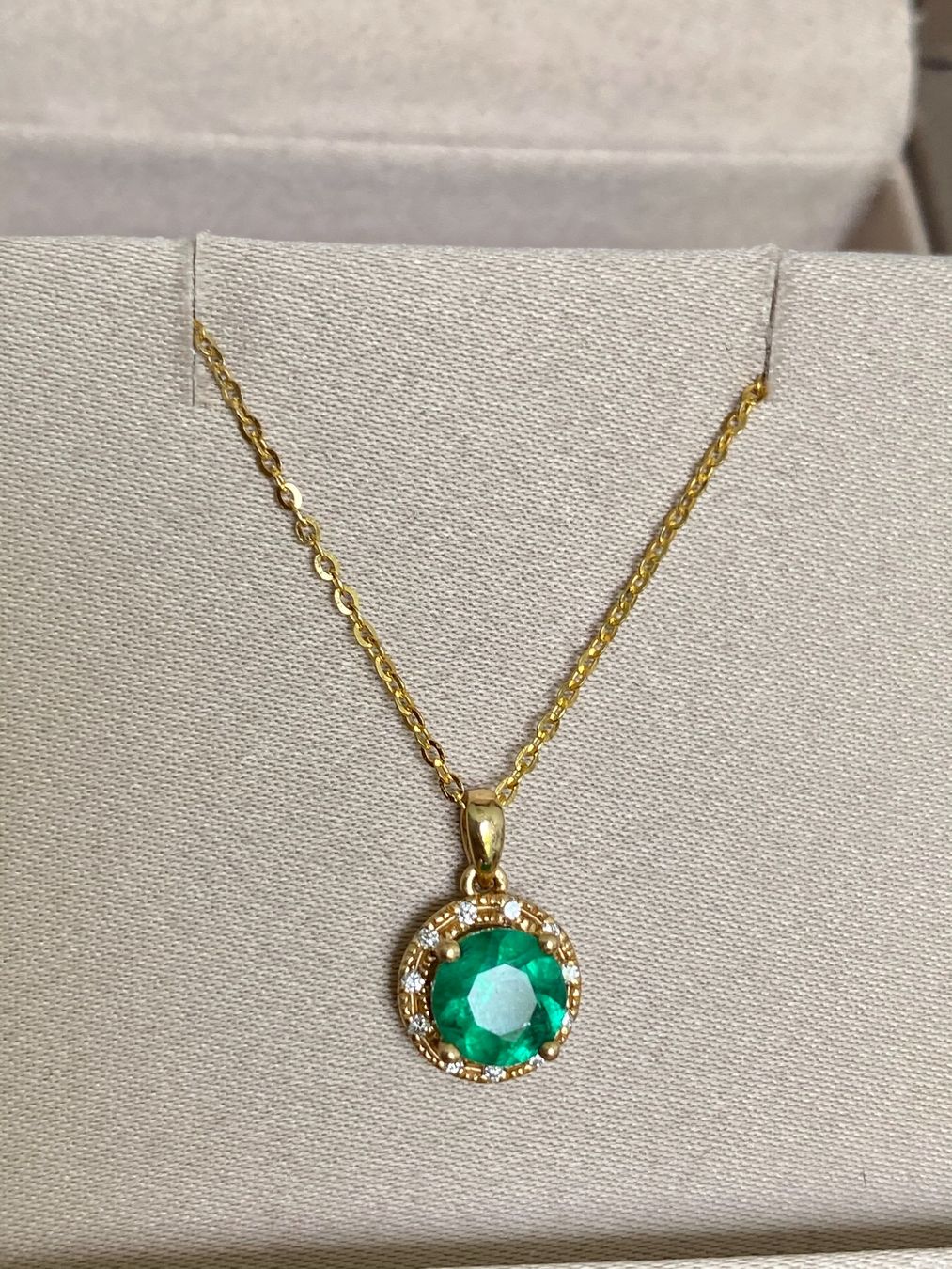 Anhänger: Emerald Smaragd  Anhänger 18k Diamanten – Neu und originalverpackt aus Sarnen von Yingsperlen1 1