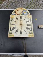 Wanduhr mit handgemalter Dekoration, defekt
