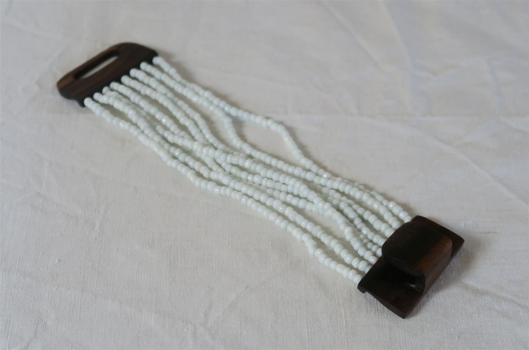 Bracciali & Braccialetti: Armband mit Glasperlen, Holzverschluss. – Usato da Brittnau venduto da marlenestone 5