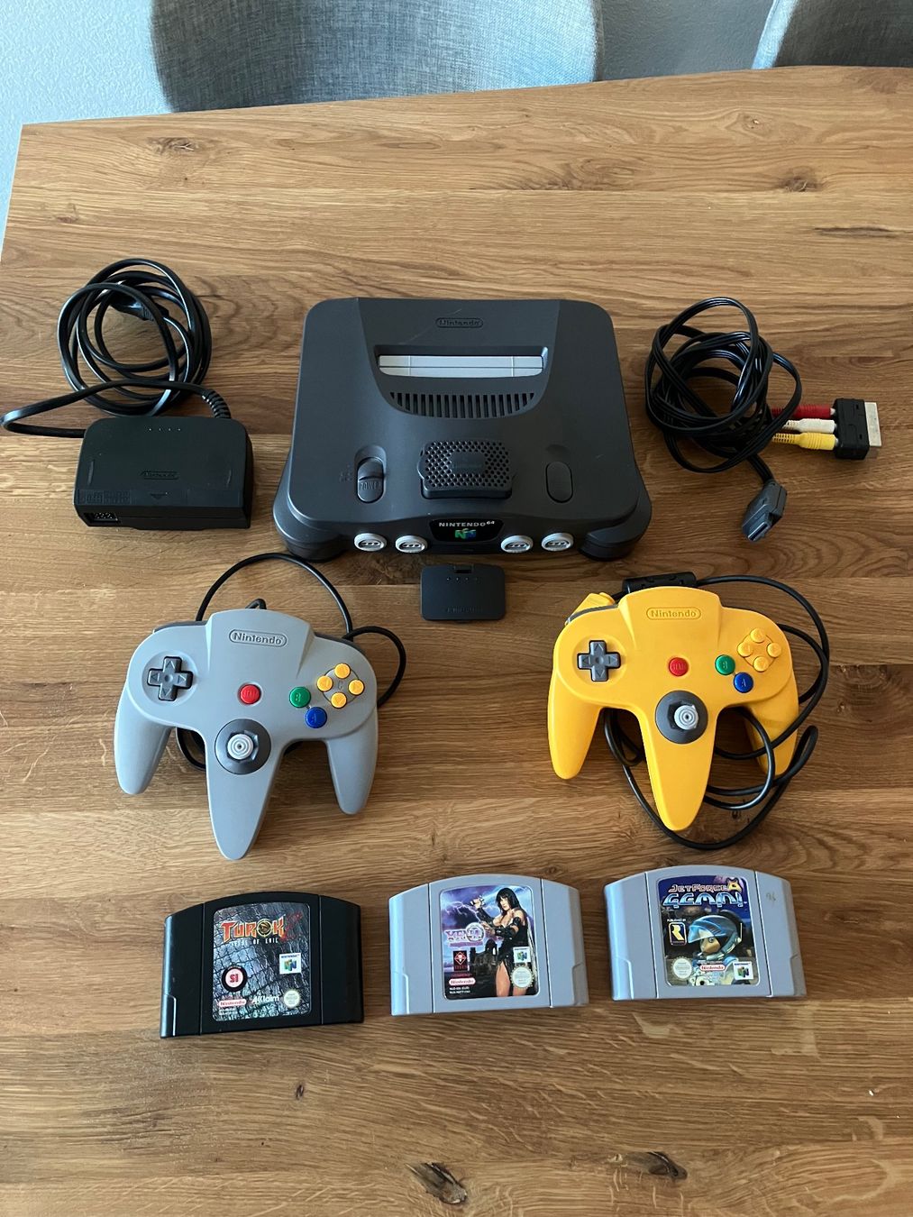 Nintendo Console: Console Nintendo N64 + 3 jeux – Usato da Châtel-St-Denis venduto da Lestresorsdugrenier