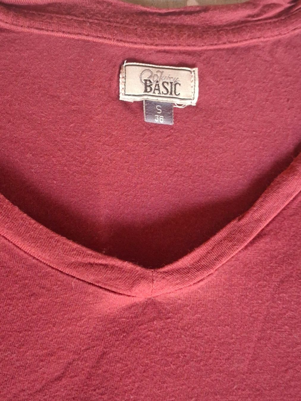 Maglioni & Felpe: Pull léger col en V taille S marque Basic – Usato da Villiers venduto da san_jn5w 2
