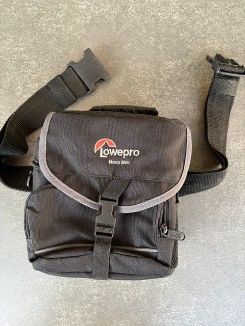 Lowepro Taschen: Professionelle Fototasche – Neu (gemäss Beschreibung) aus Illnau von 437emanuel