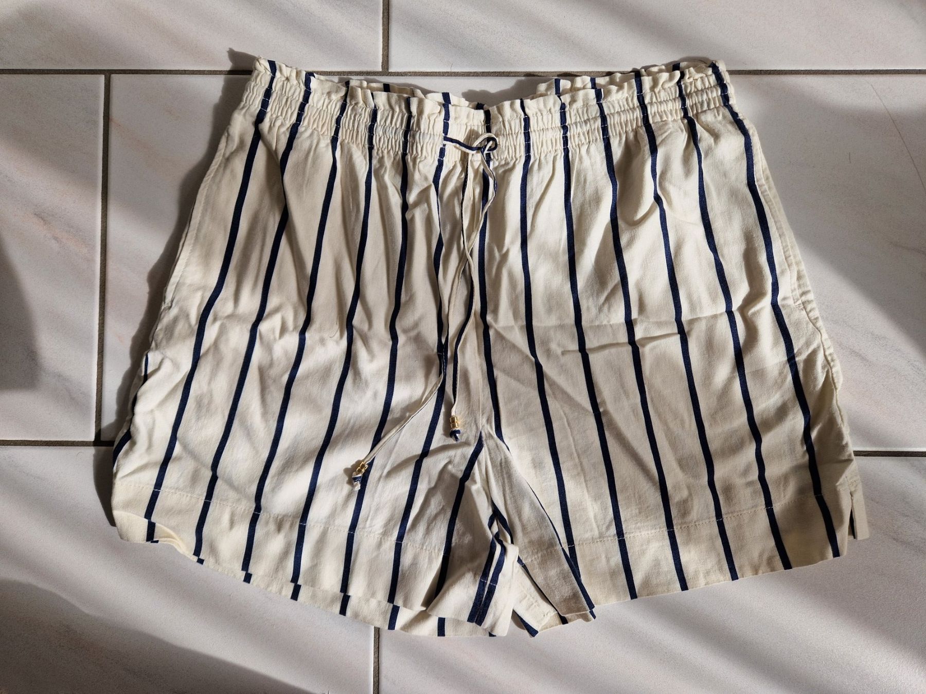 H&M Pantaloni: H&M Shorts aus Leinenmix – Nuovo e nell'imballaggio originale da Uitikon Waldegg venduto da Uitikon99