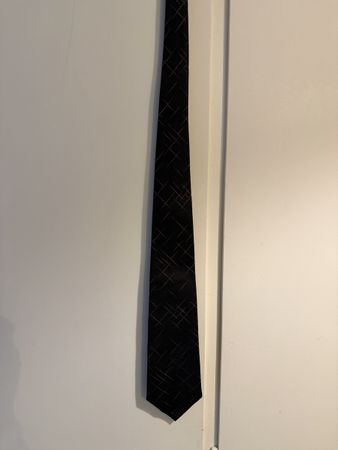 Cravatta seta 100% Made in Italy design geometrico elegante 