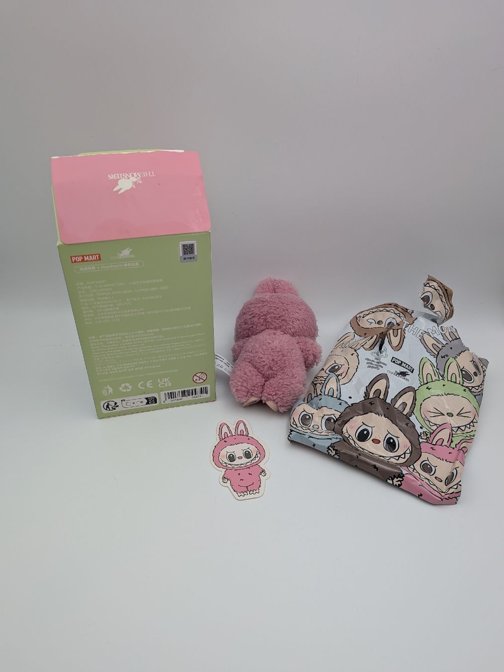 Pop Mart Statuette: Pop Mart Labubu Exciting Macaron Lychee Berry – Usato da Ettiswil venduto da nadjae02 1