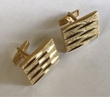 Elegante Manschettenknöpfe mit Krawattenclip