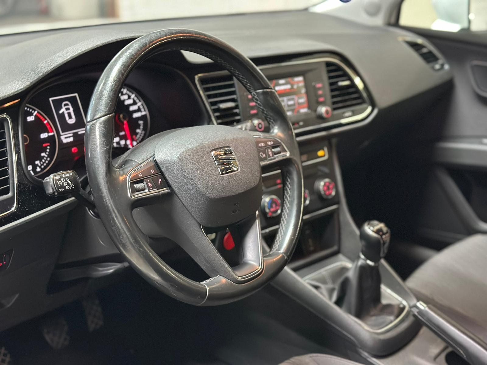 Seat Automobili: SEAT Leon ST 1.6 TDI Style 4Drive – Usato da Aclens venduto da sobacopeludo 4