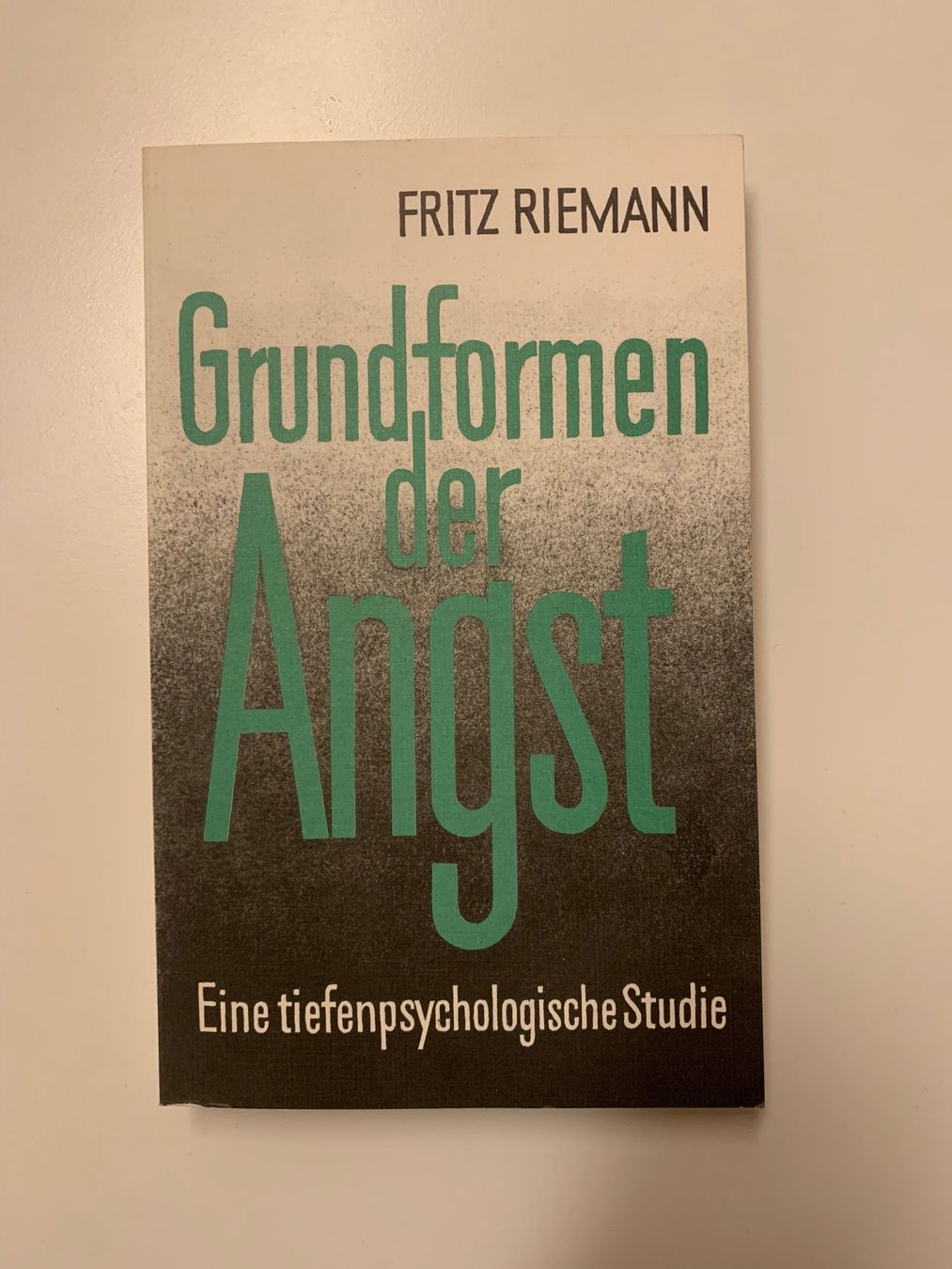 Libri: Fritz Riemann - Grundformen der Angst, 1994 – Usato da Zürich venduto da Leonieonie.