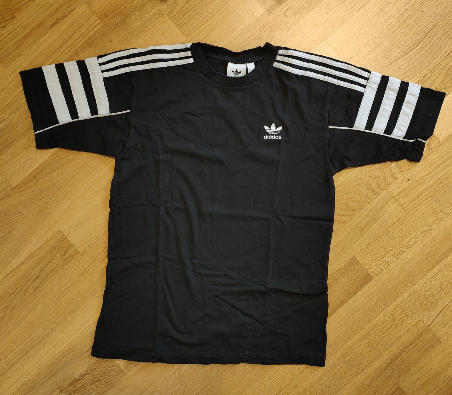 Adidas T-shirt: Adidas Shirt / Grösse S – Nuovo e nell'imballaggio originale da Kleinandelfingen venduto da Stitch2014
