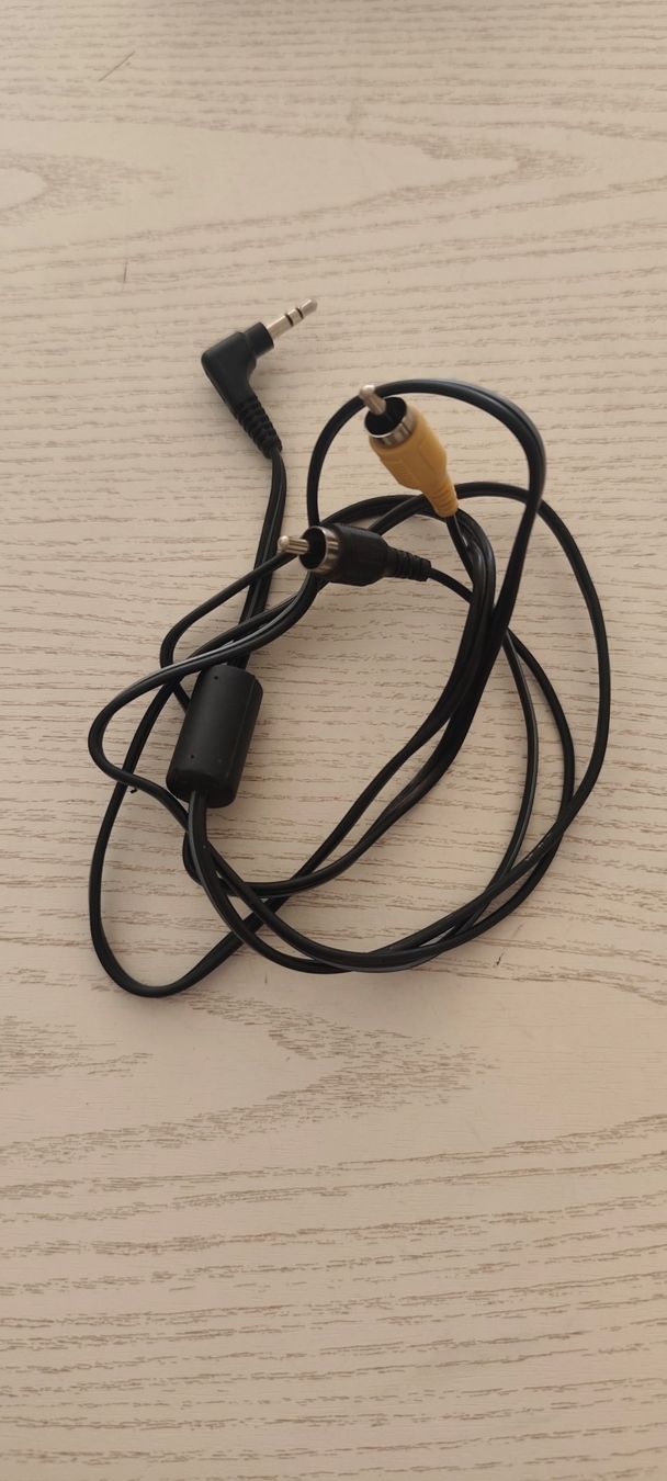 Cavi: Câble audio-vidéo 3.5mm vers 2 RCA/Composite jaune/noir – Usato da Aigle venduto da Dadavd