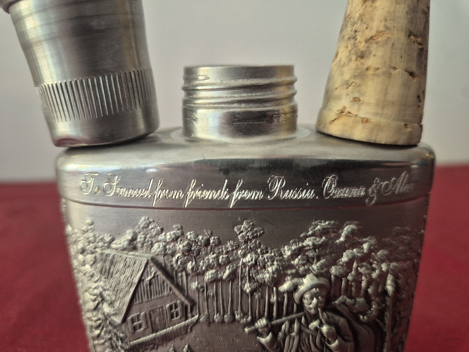 Sonstiges: Flachmann Zinnflasche mit Jäger / Jagtmotiv – Gebraucht aus Oberdiessbach von Finland1977 2
