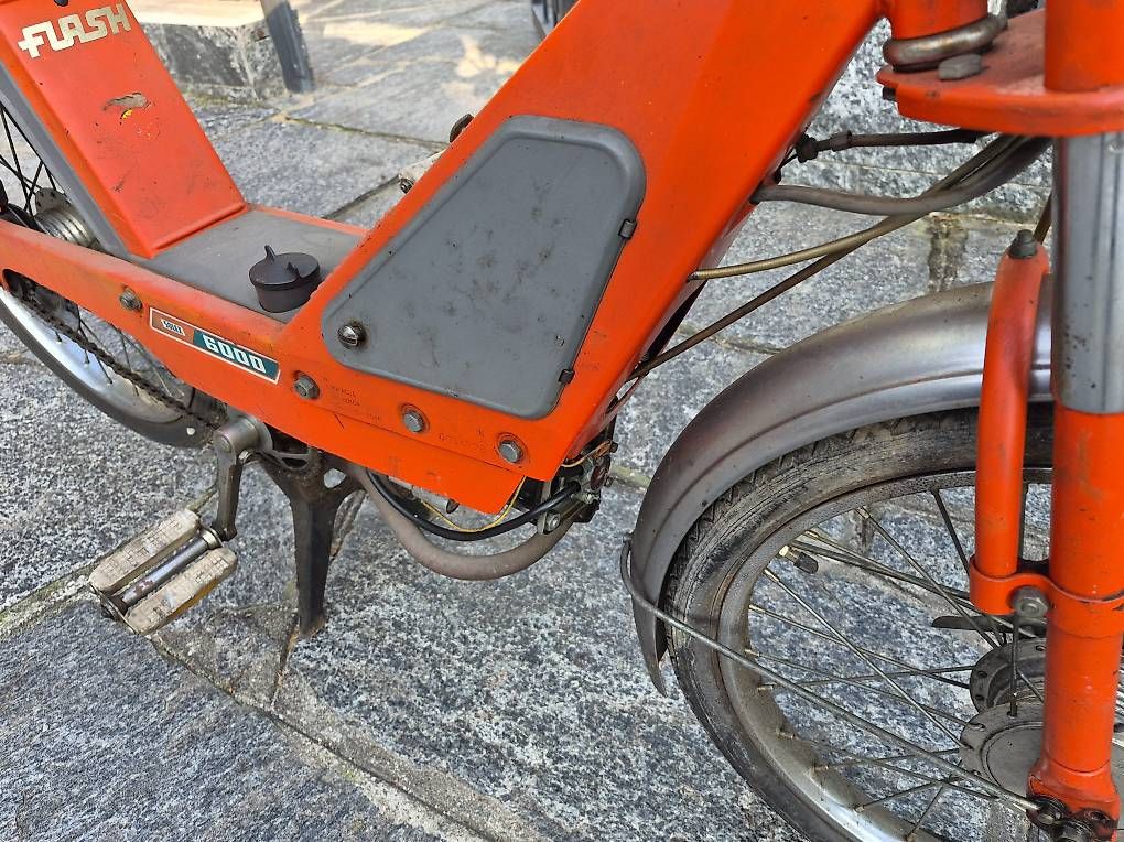 Solex Parti ricambio per ciclomotori: Solex Flash 6000 per pezzi di ricambio , quasi completo – Usato da Riva San Vitale venduto da Marneta 4