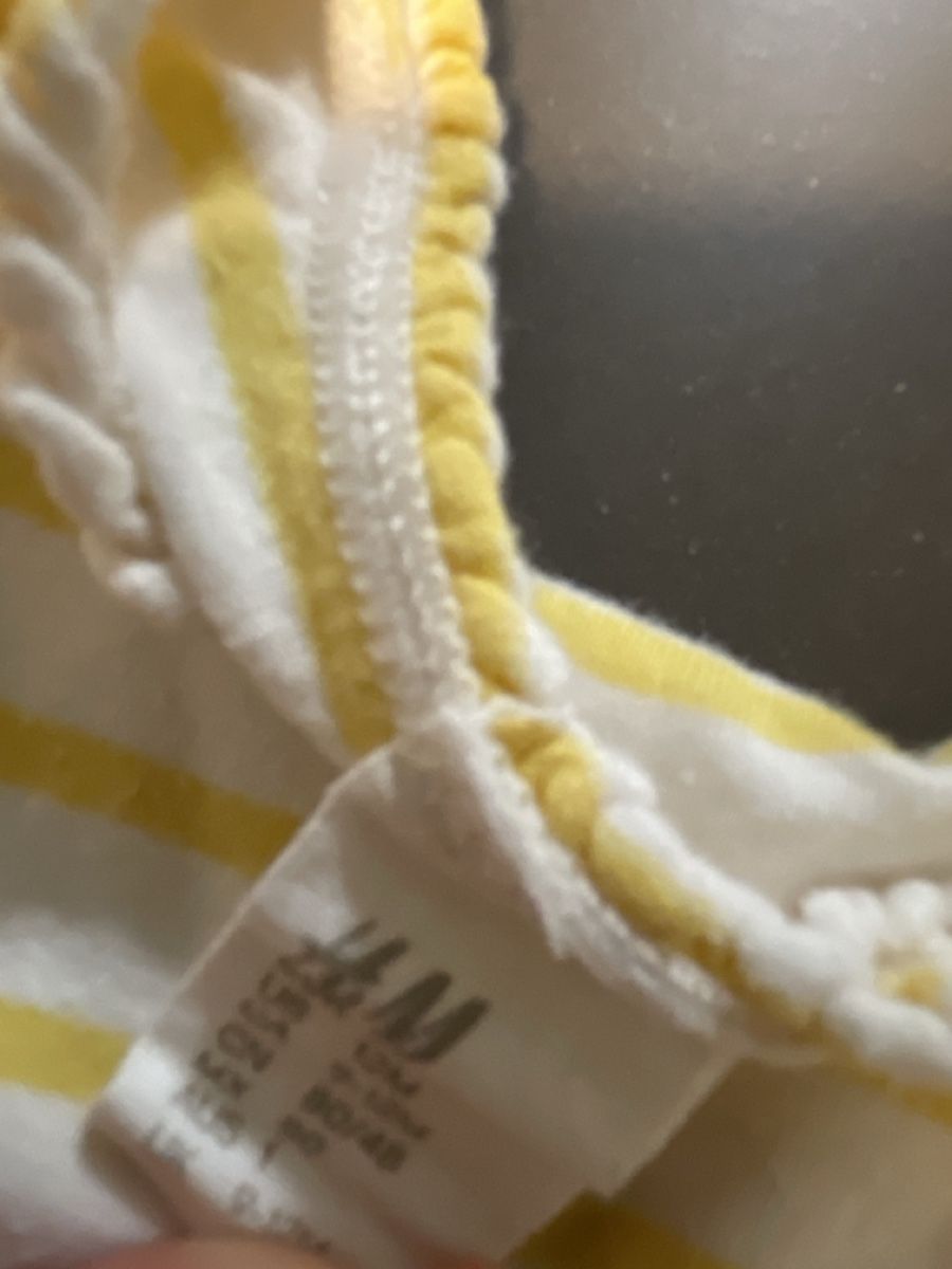 H&M Camicette, T-shirt & Top: Süsses Ringelshirt mit Rüschen, Grösse 80 – Usato da Zürich venduto da Belisimo 2